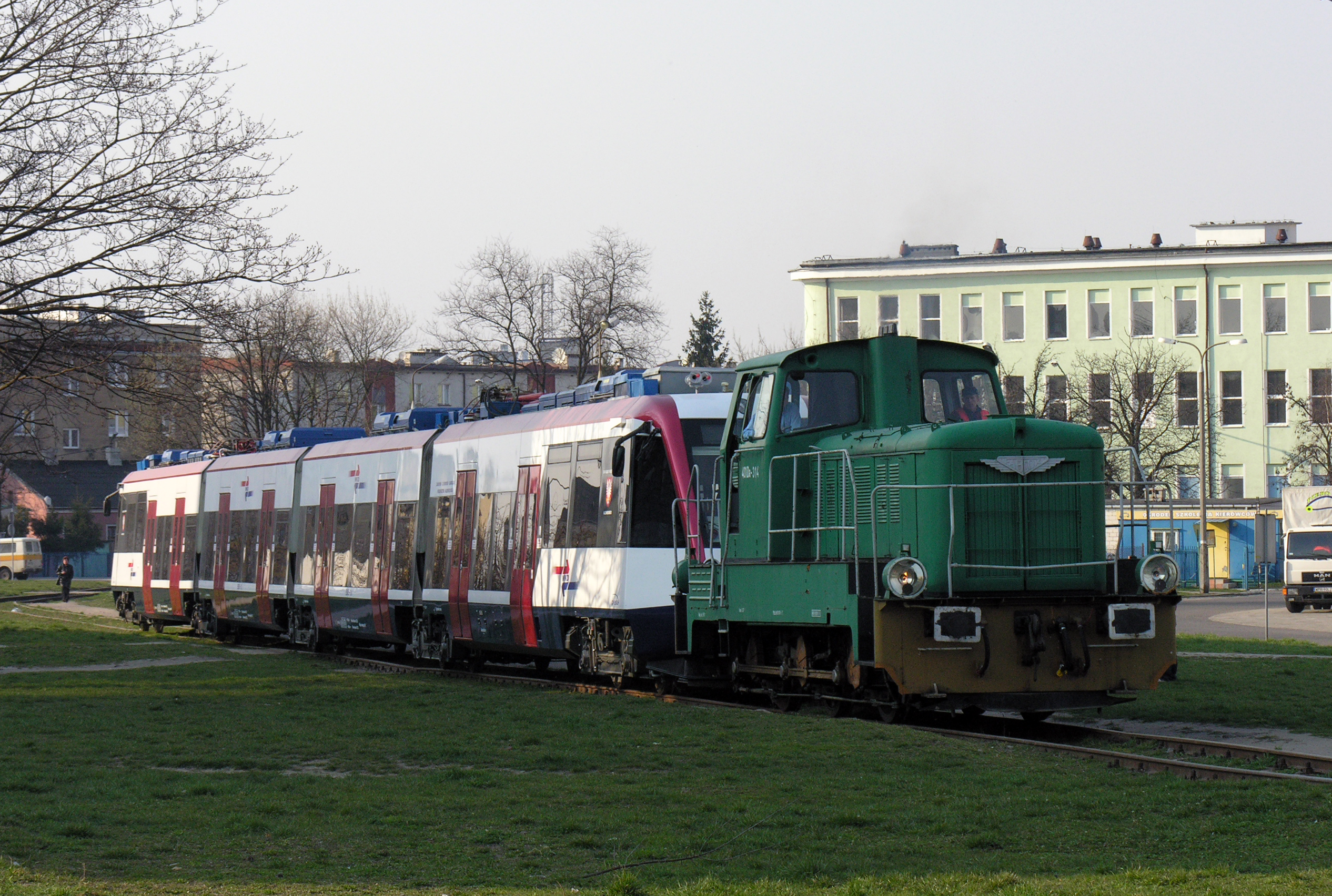 Lokomotywa 401Da z pociągiem EN95 w Pruszkowie