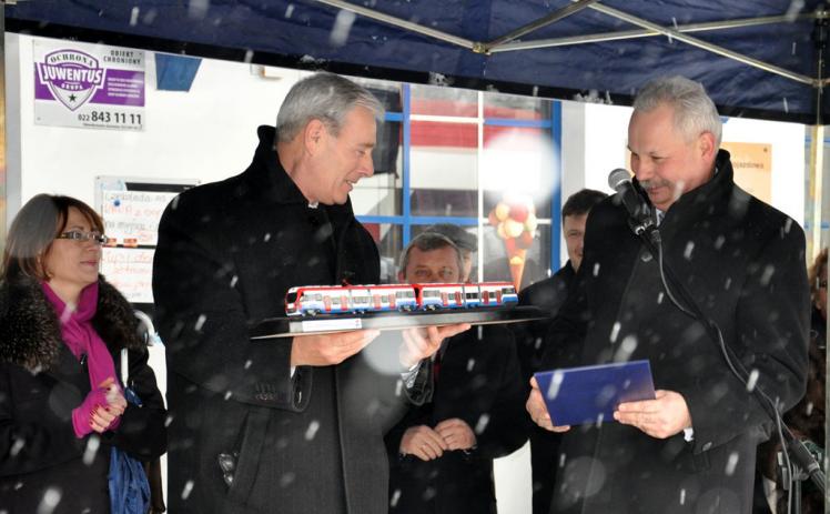 Oficjalne przekazanie do eksploatacji pierwszego dostarczonego elektrycznego zespołu trakcyjnego serii EN97, stacja „Grodzisk Mazowiecki Radońska”, 17 lutego 2012 r.